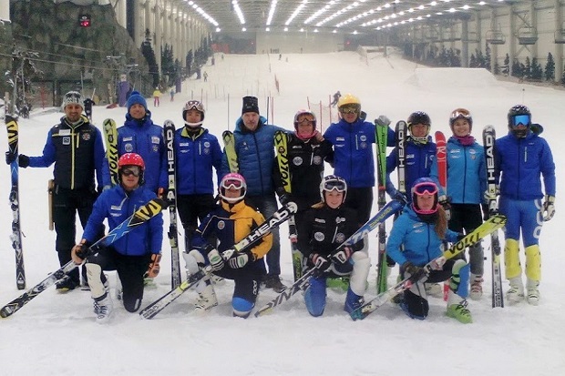 Equipo de Alpino del CETDI de Aragón y Solanas en Madrid SnowZone. Archivo Lugares de Nieve