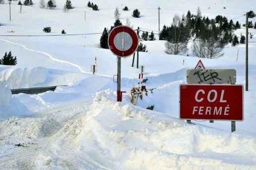 Una avalancha y el fuerte viento cierran los accesos a Andorra desde Francia