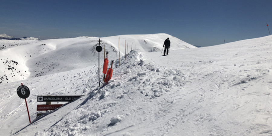 Un esquiador de 26 años muere en la Comabella de La Molina al impactar contra un paravientos