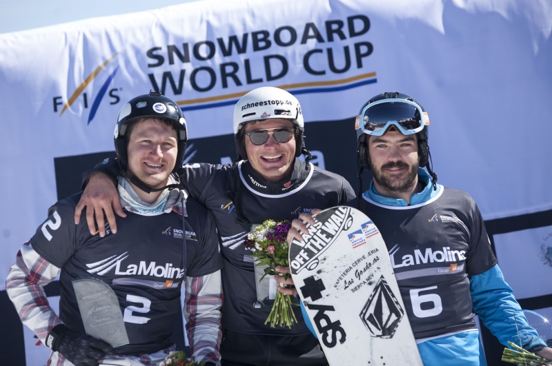 El español Regino Hernández consigue la 3ª posición en las finales de la Copa del Mundo de Snowboard Cross FIS en La Molina