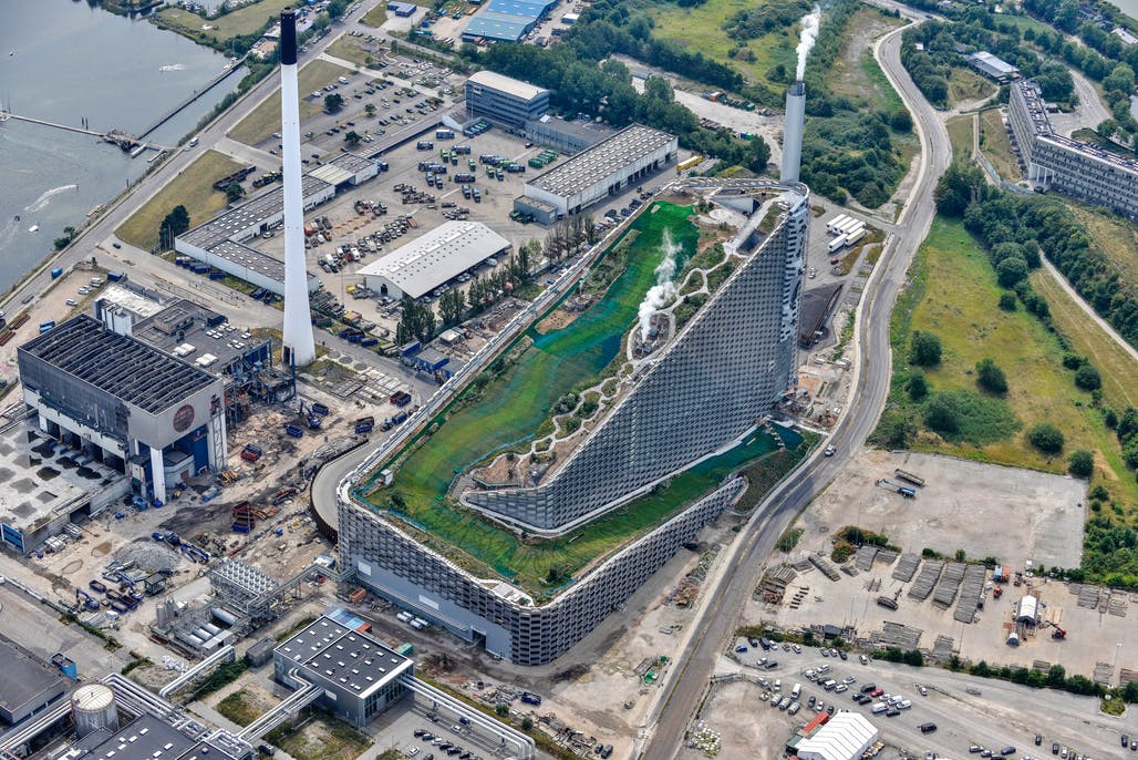 El rápido deterioro pone en jaque la pista de esquí de la planta incineradora de Copenhague