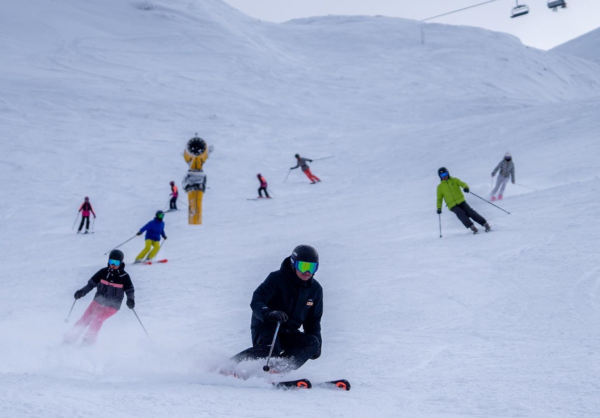 La cantidad de nieve permite que las estaciones de Nueva Zelanda alarguen hasta octubre 