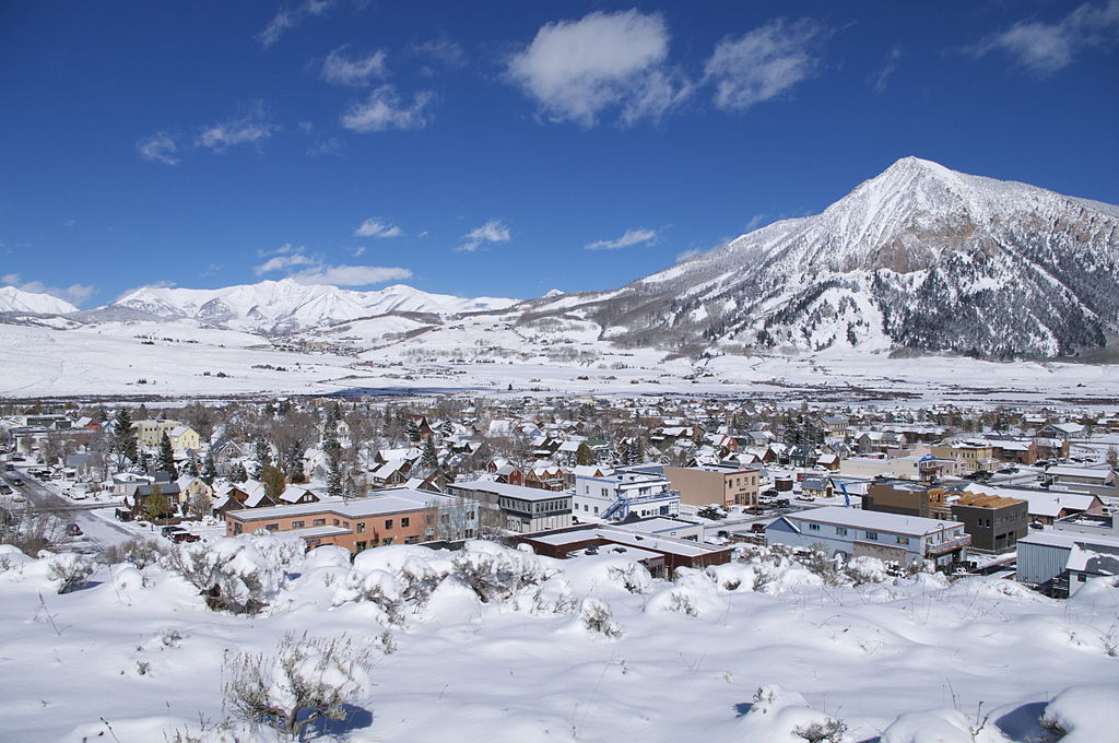 Crested Butte ordena a los no-residentes que se vayan o serán multados con hasta 5.000 dólares y cárcel