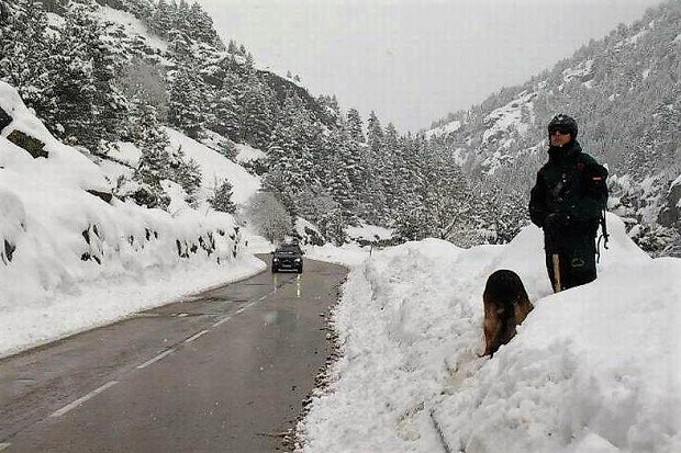 Las nevadas desalojan el Balneario de Panticosa y en Benasque aíslan Llanos del Hospital