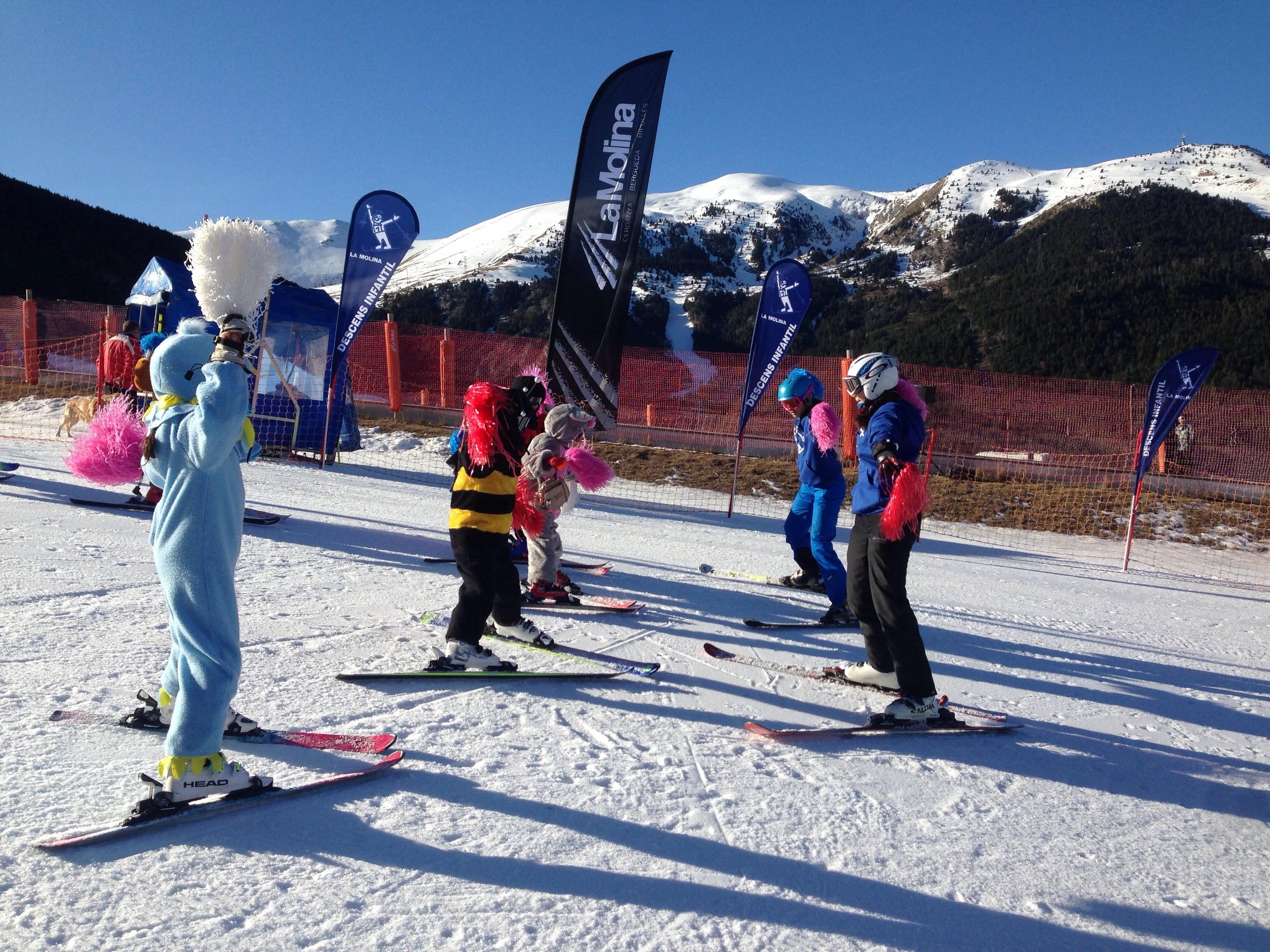 Más de un centenar de niños participan en el 70º Descenso Infantil de La Molina