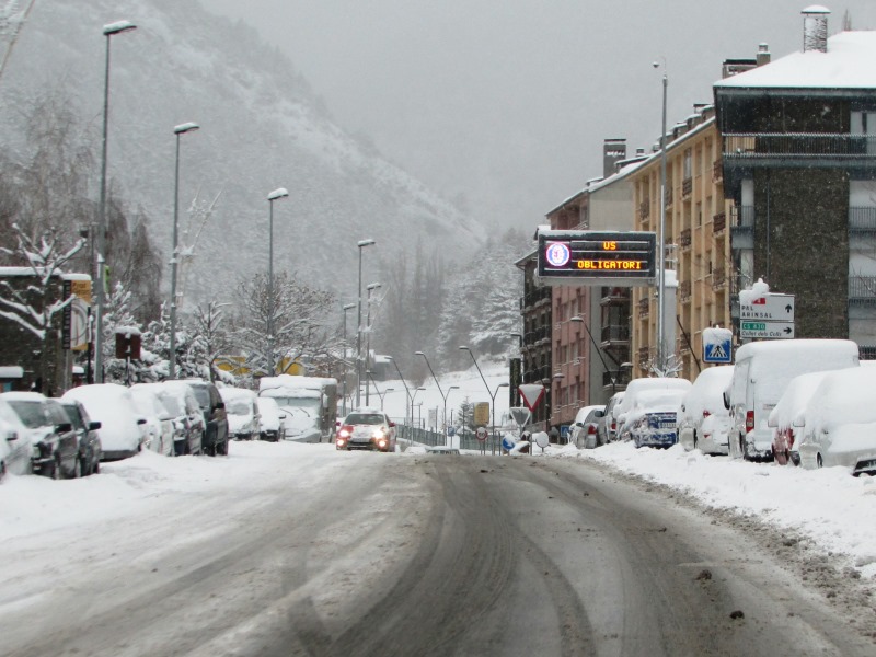 La DGT quiere cambiar la normativa ante nevadas, ¿cadenas obligatorias?