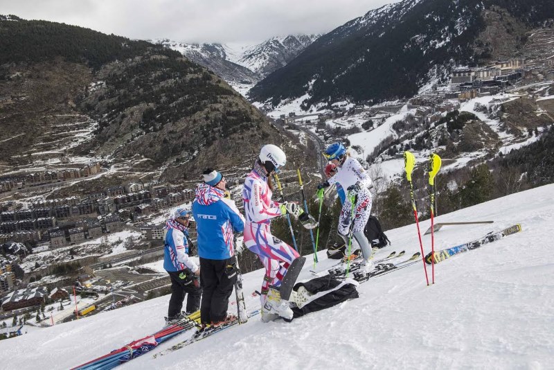 Las mejores corredoras internacionales entrenan en la pista Àliga de Copa del Mundo Grandvalira