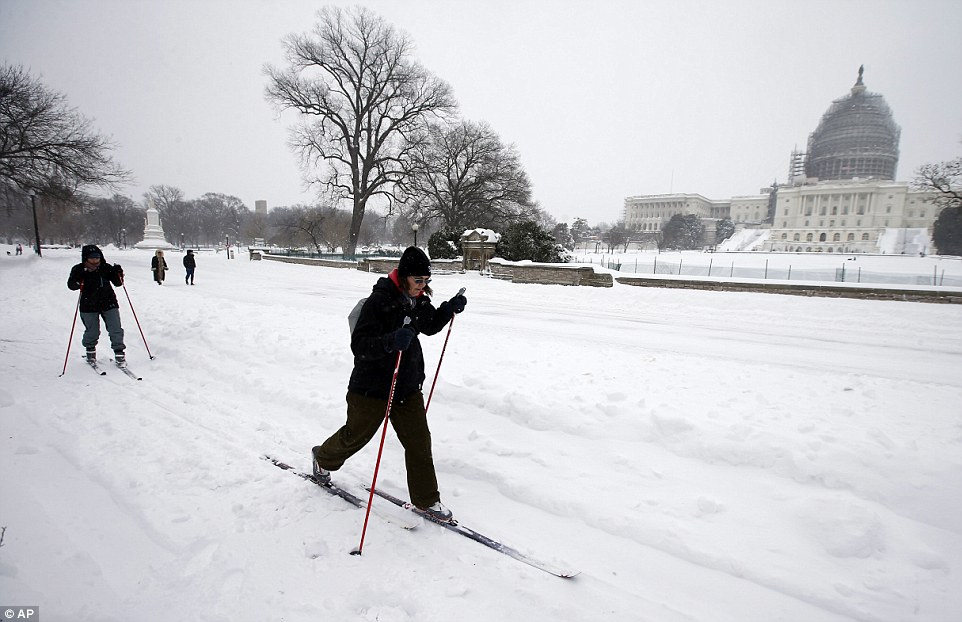 Jonas, la tormenta que ha enterrado de nieve el este de USA, amenaza el Reino Unido