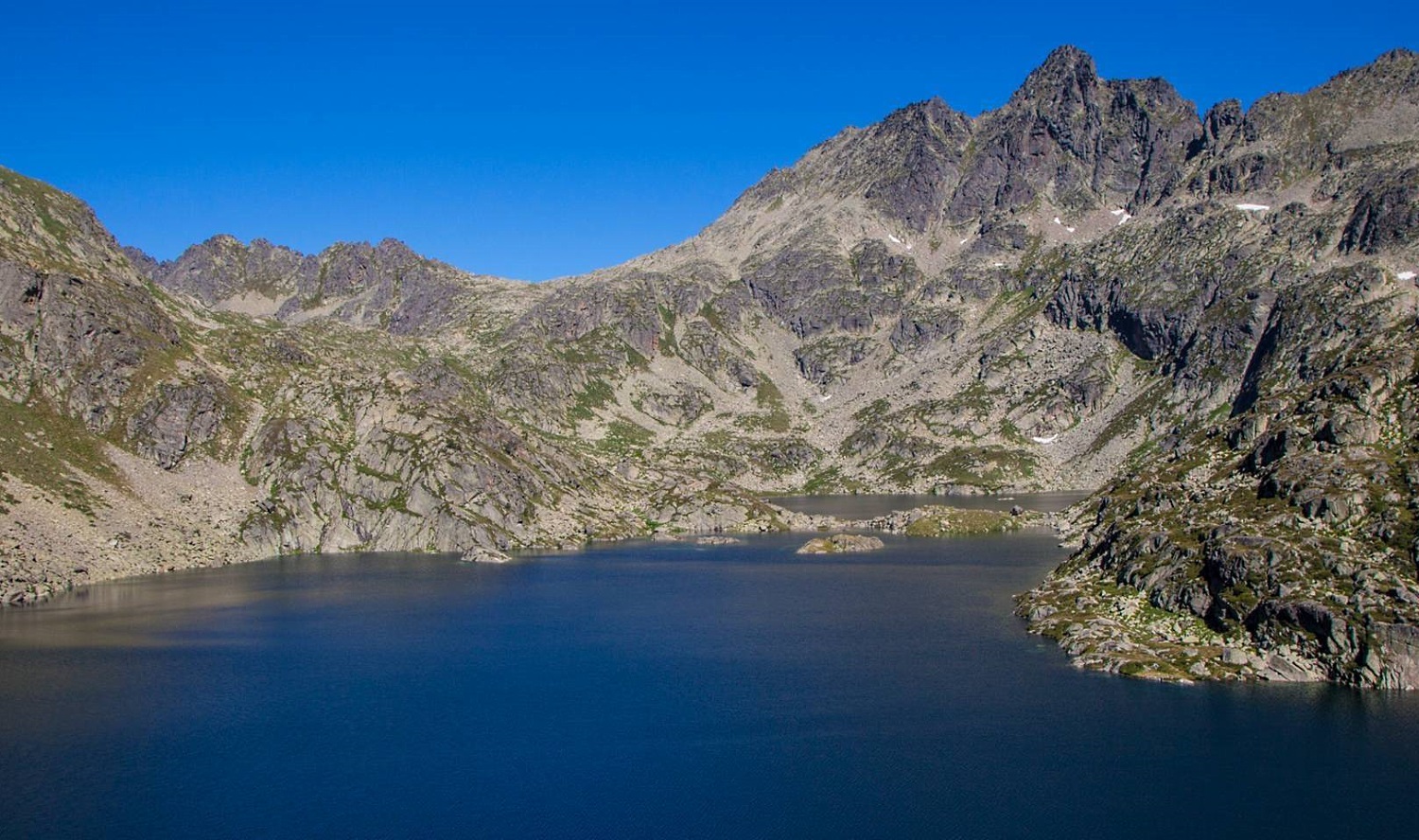 Muere un excursionista británico por una caída en el lago de Juclar, Andorra