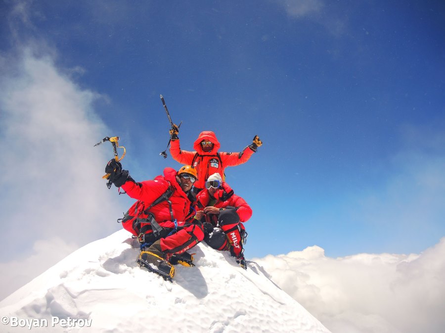 Así coronó Ferran Latorre el Makalu, crónica de una gran aventura