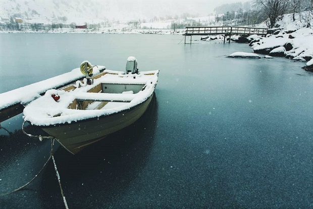 La nieve no se fundía con el contacto de la superficie del mar