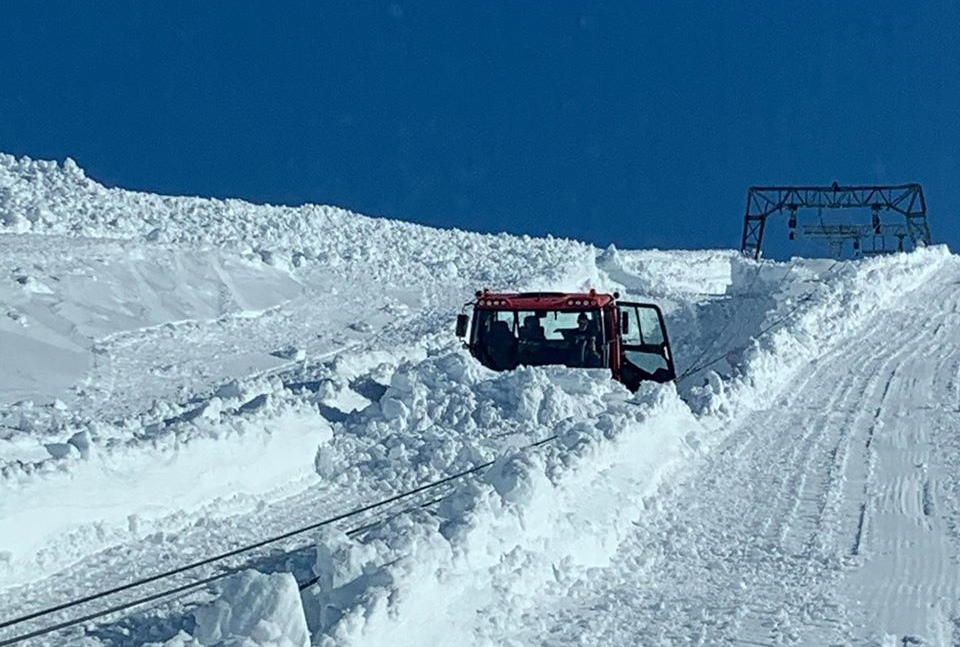 Fonna abrió el glaciar para el esquí con un espesor récord de 15 metros de nieve