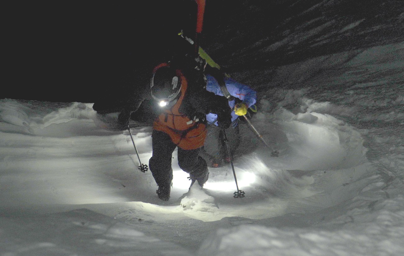 El descenso nocturno por la canal de la Forcanada de Aymar Navarro