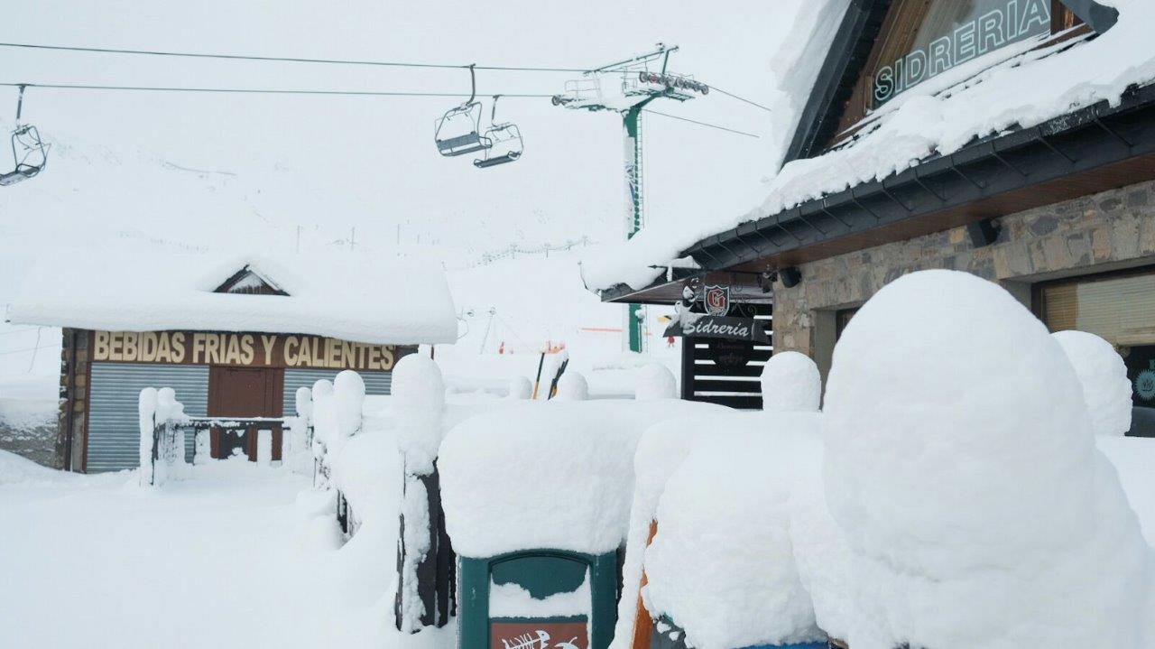 Las estaciones de Aramón despiden las Navidades con buen sabor de boca y 50 cm de nieve fresca