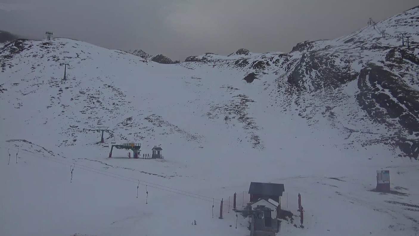 Formigal-Panticosa y las estaciones de Teruel retrasan su apertura por falta de nieve