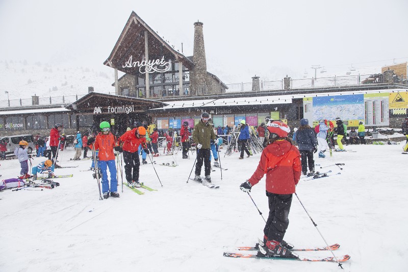 La nieve llega a las estaciones de Aramón Cerler y Formigal Panticosa, seguirán las nevadas