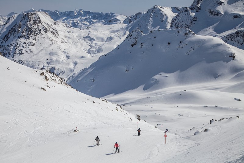 Las estaciones de Aramón despiden febrero con espesores máximos superiores al metro de nieve