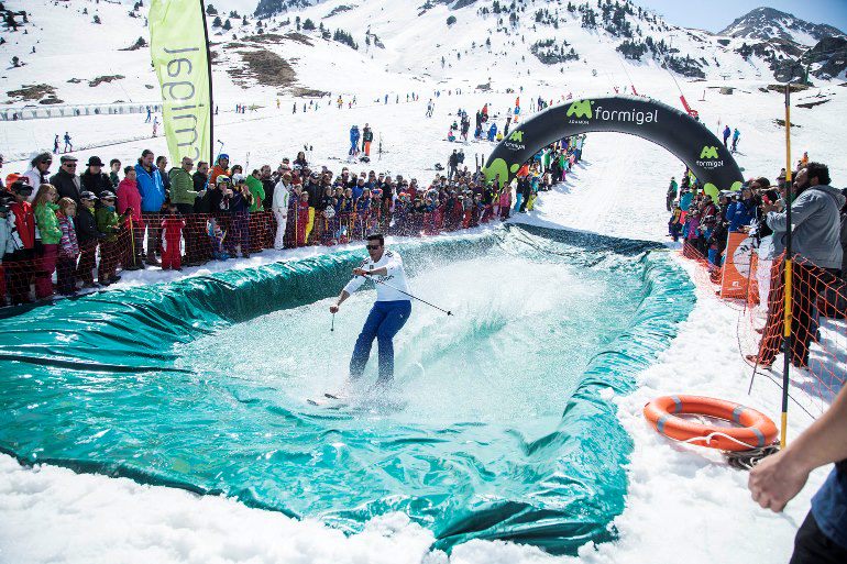 Descenso en bañador, piscinas, après-ski y más en la Pascua de las estaciones de Aramón