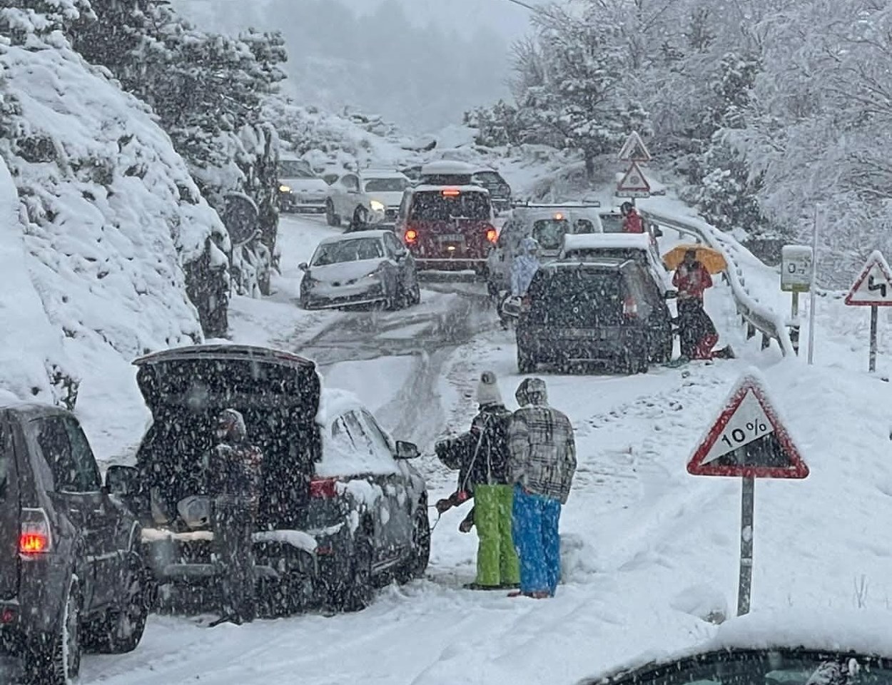 El caos de Benasque a Cerler por la nieve pone en evidencia la necesidad del telecabina