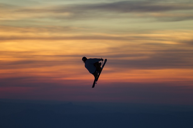 Big Air al atardecer en la Laguna (Sierra Nevada). Foto archivo comunicación Sierra Nevada