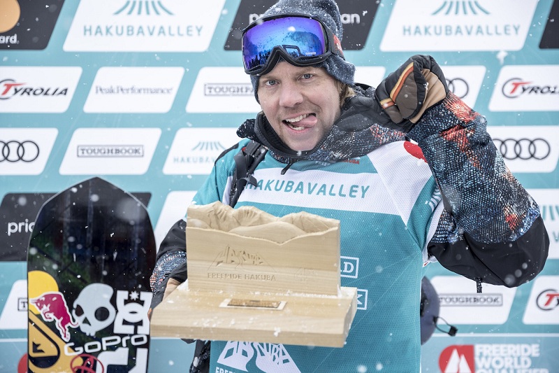 La leyenda del snowboard Travis Rice en Hakuba para el FWT 19