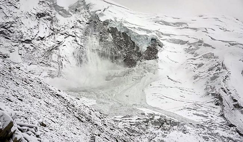 El glaciar Trift en la estación de Saas-Fee acaba viniéndose abajo tras días de tensión