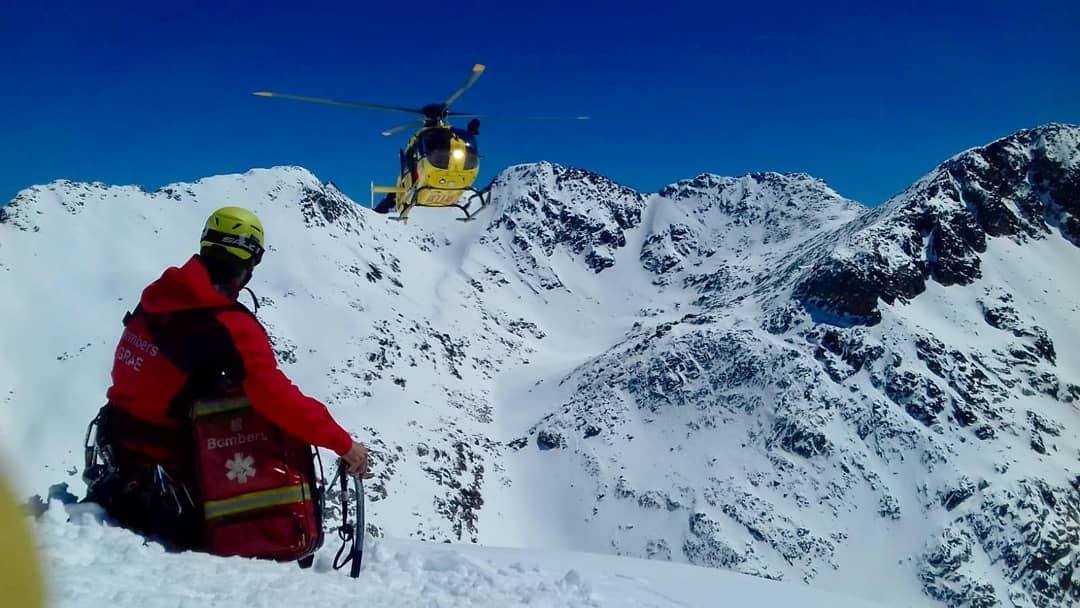 Fallece uno de los jóvenes atrapados por un alud en la Val d’Aran y reabre el debate de los fuera pistas