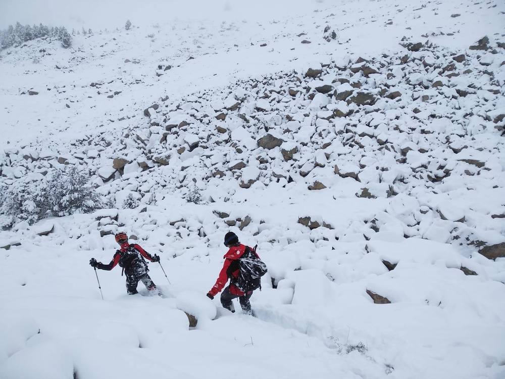 Hallados con vida los dos excursionistas que se perdieron con la gran nevada en el Puigpedrós