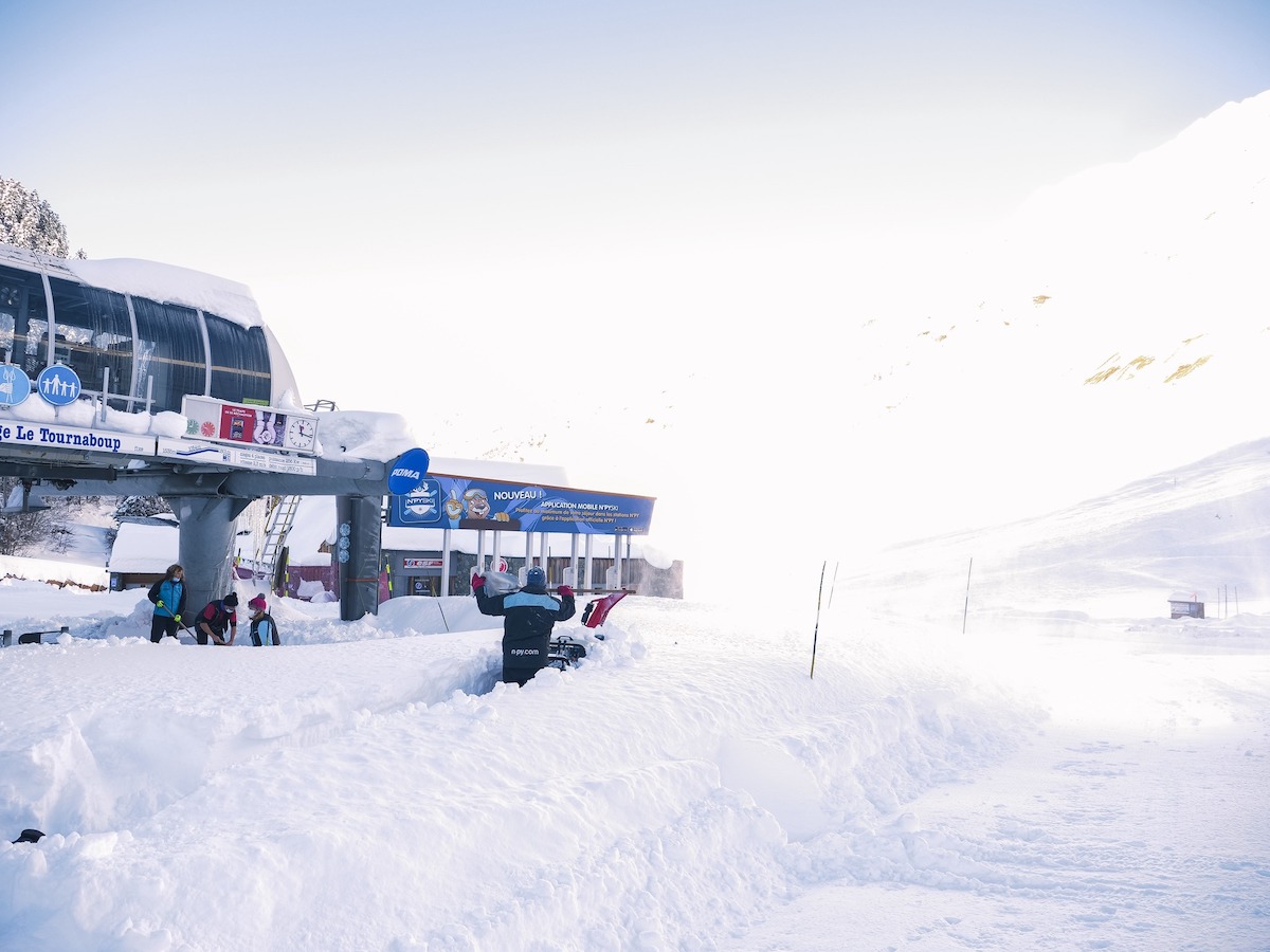 Las estaciones de N’Py abren sus pistas con dos metros de nieve y alfombras gratis este puente