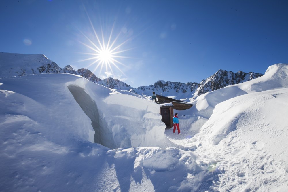 Grandvalira acumula hasta 235 cm de nieve en plena primavera 