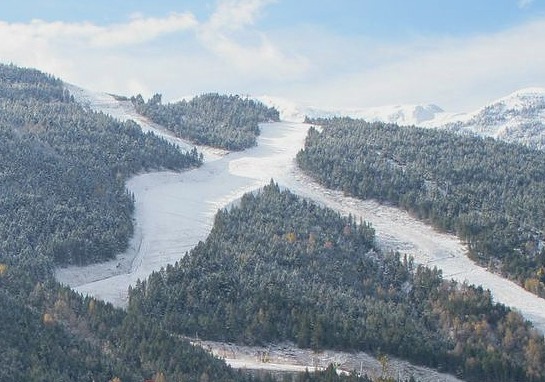 Grandvalira recibe la primera nevada y pone en marcha los cañones