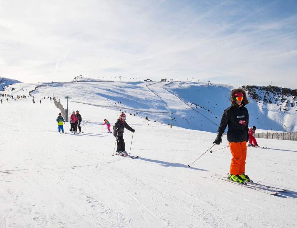 Grandvalira mantiene abiertos más 150 km esquiables y pone en marcha el esquí nocturno