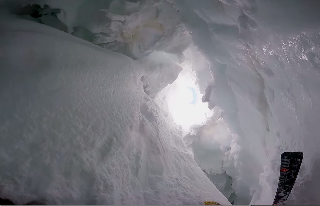 Dramático Vídeo: Rescate en la grieta del glaciar que se comió a un esquiador