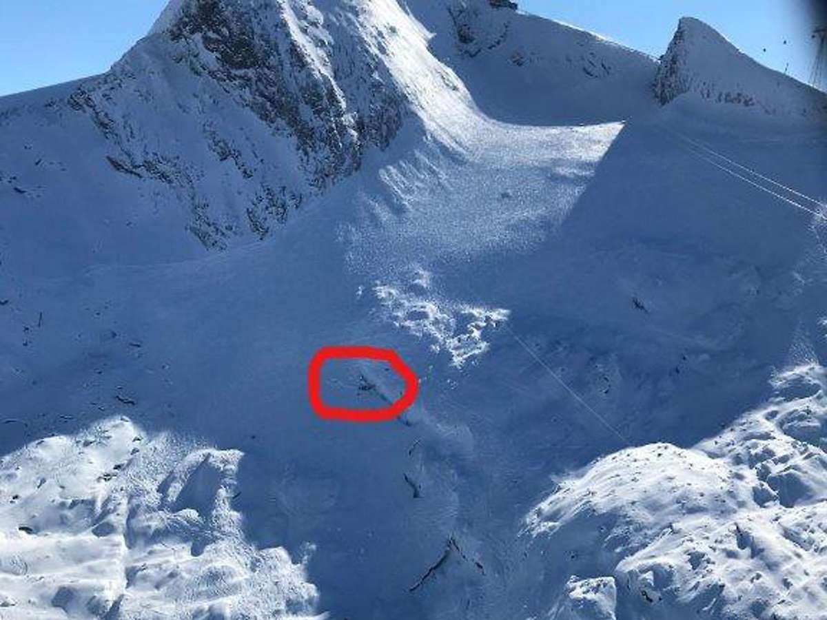 Buscan a un esquiador que cayó en una grieta haciendo fuera pistas en el glaciar de Kaprun