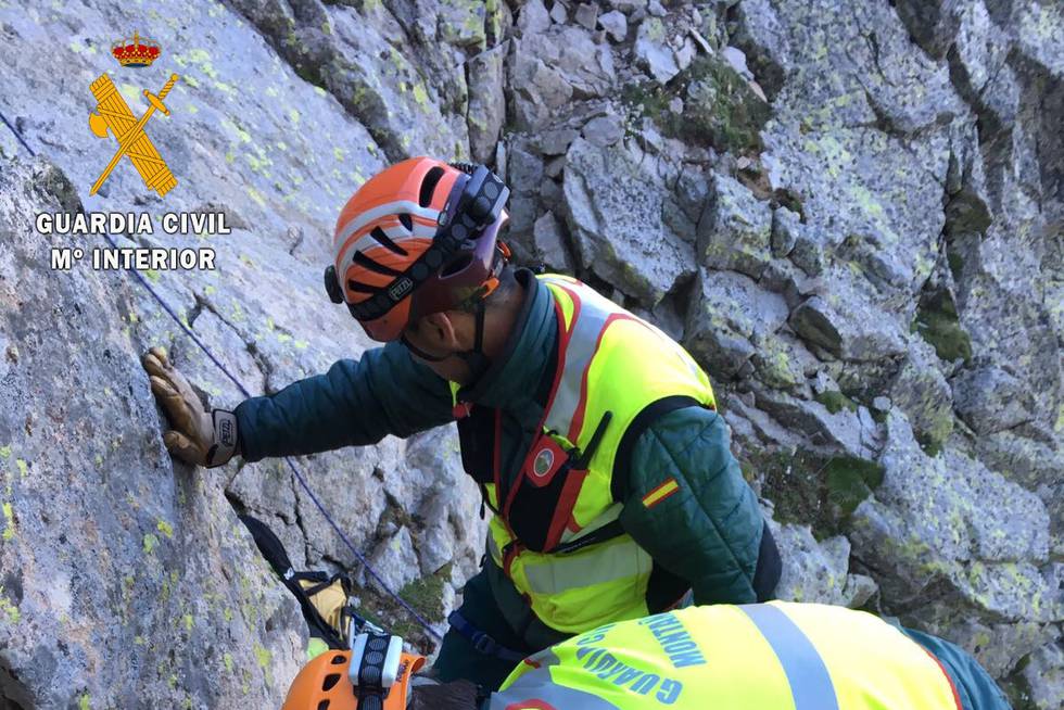 La Guardia Civil de Huesca rescata a dos montañeros en el pico del Alba