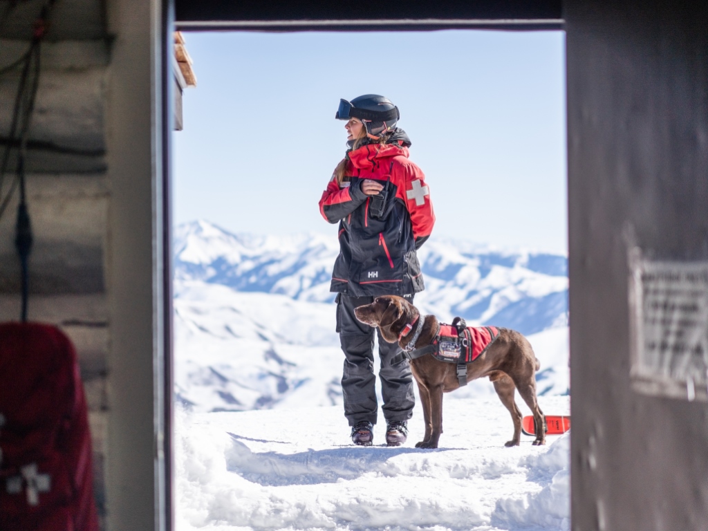 Así es el día a día de la pister Hannah Baybutt y su perro patrulla, Jake 