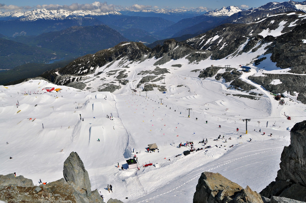 Instalarán cañones de nieve artificial para proteger el glaciar de Whistler en verano