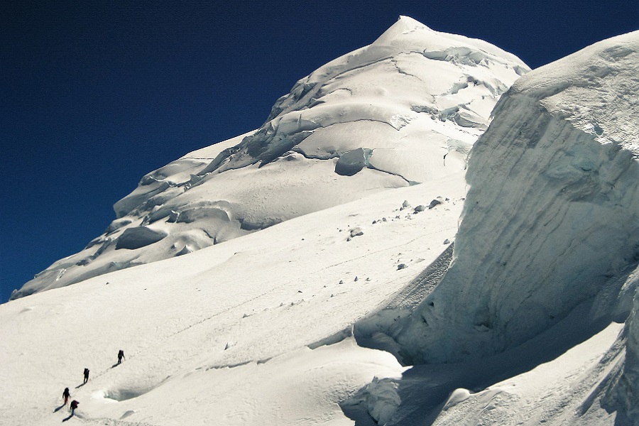 Cuatro andinistas muertos por una avalancha en Perú. Dos españoles sobreviven