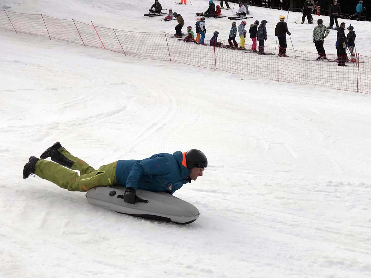 Pista... ¡Qué bajamos con un airboard!