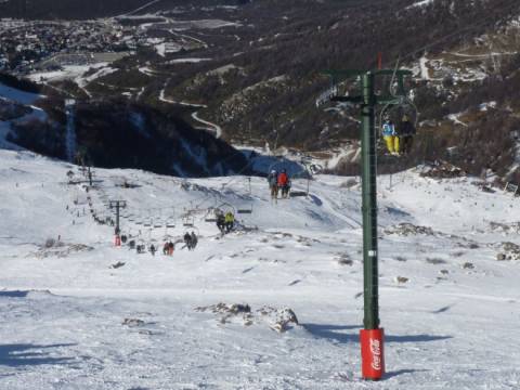 El incidente del cerro Catedral, se produjo por un "estiramiento en el cable tractor"