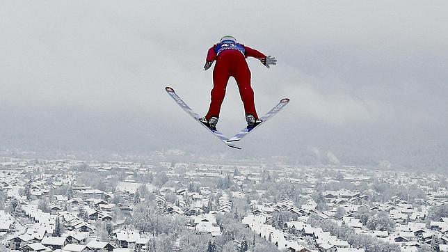 Anders Jacobsen vuela hacia la victoria en los saltos de esquí de Garmisch-Partenkirchen 