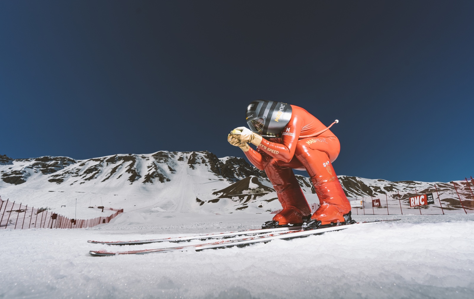 Jan Farrell se dispara con los esquís hasta los 217 km/h y la mirada puesta en Grandvalira