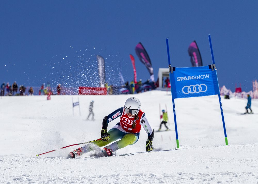 ¡Júlia Bargalló repite en Sierra Nevada! campeona de España de Gigante