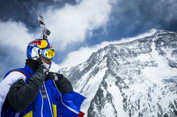 Alucinante vuelo en el Everest, nuevo récord