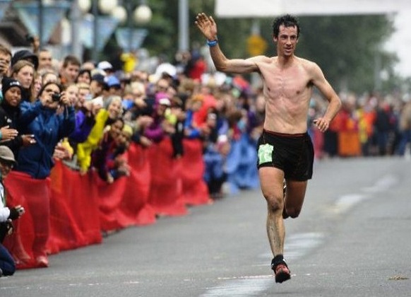 Un imperial Kilian Jornet gana con récord en la Mount Marathon de Alaska