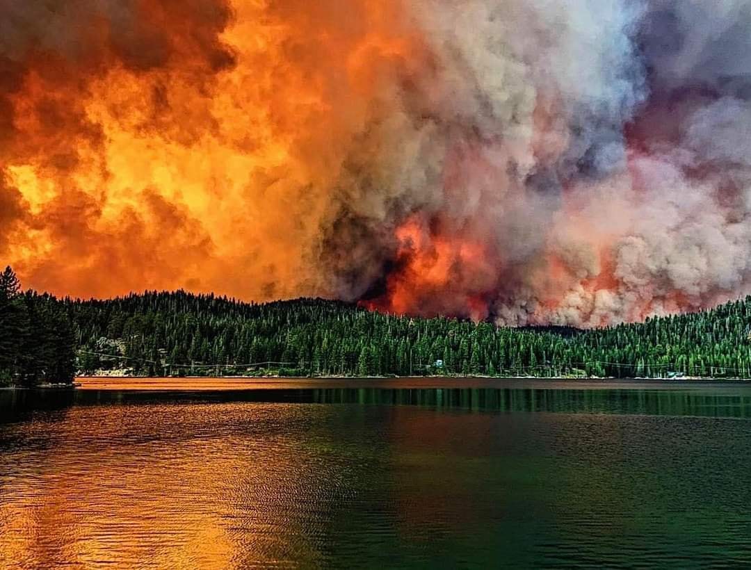 Los incendios obligan a cerrar Mammoth Mountain y alcanzan China Peak