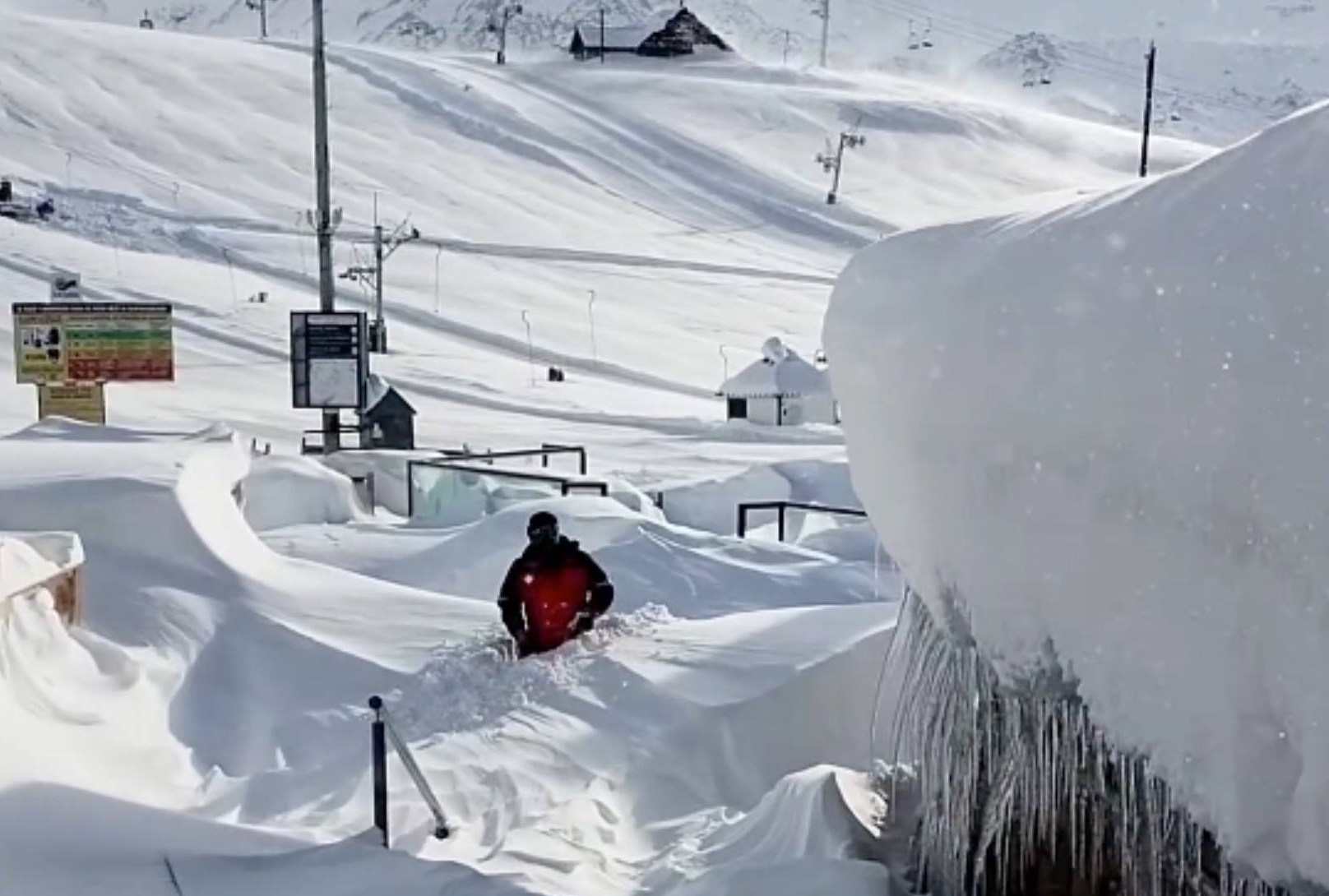 Estaciones de esquí de la Patagonia cerradas “por exceso de nieve”