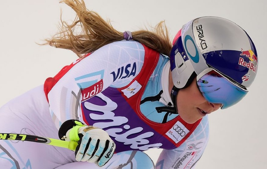 Lindsey Vonn se cae, se lía a martillazos con su esquí y gana el 8º Globo de Cristal