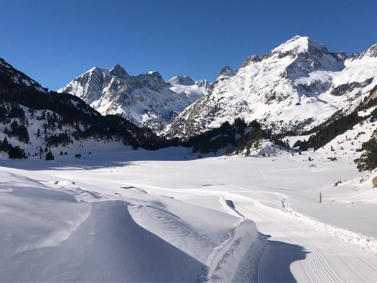 Los Espacios Nórdicos de Aragón inauguran una temporada histórica con un metro de nieve