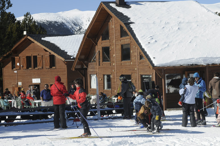 La estación de esquí nórdico de Lles de Cerdanya estrena un tramo de carretera nueva 